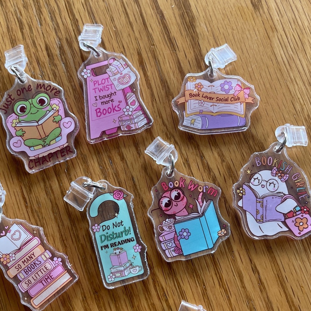 NEW Books Dust Plug Set🌺 - Picture 3 of 3